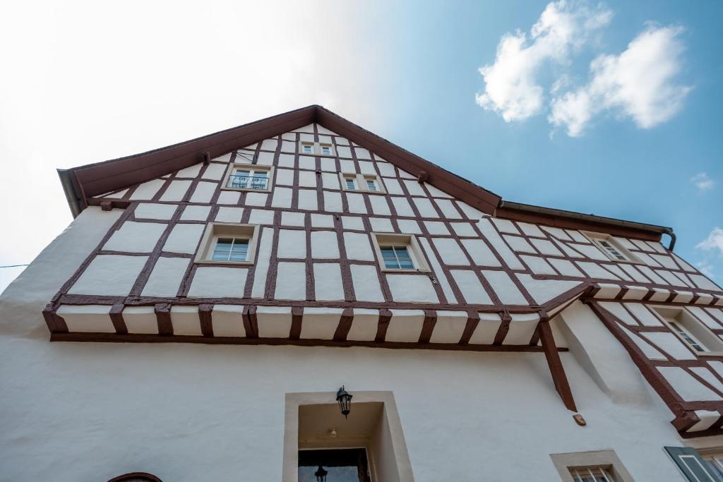 Zur Alten Weinkelter - Bezauberndes Fachwerkhaus Aus Der Spaetgotik Von 1451 - Top Lage Fuer Aktivitaeten - Fahrradkeller 埃伦波特道夫 外观 照片