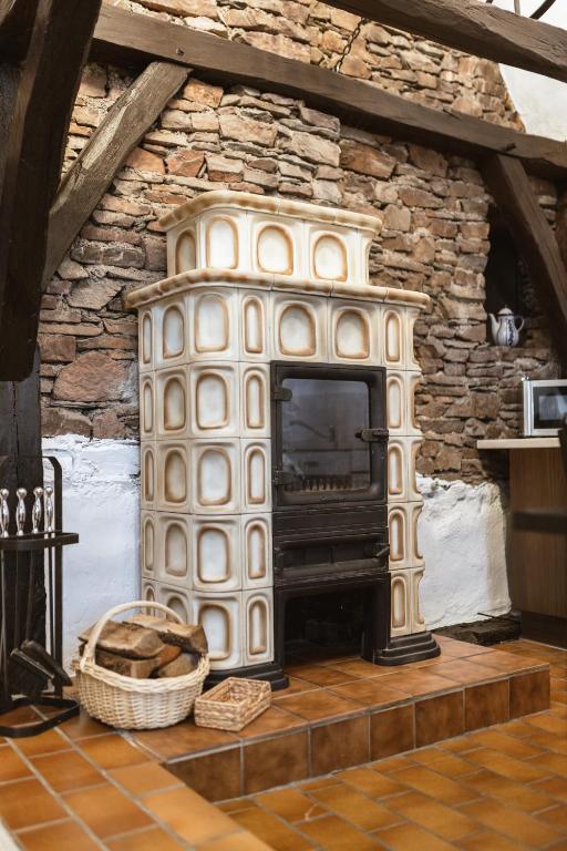 Zur Alten Weinkelter - Bezauberndes Fachwerkhaus Aus Der Spaetgotik Von 1451 - Top Lage Fuer Aktivitaeten - Fahrradkeller 埃伦波特道夫 外观 照片